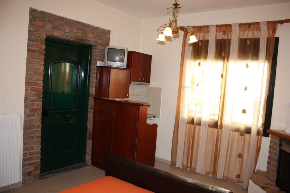 Guesthouse Liogerma Káto Loutrákion Zimmer foto